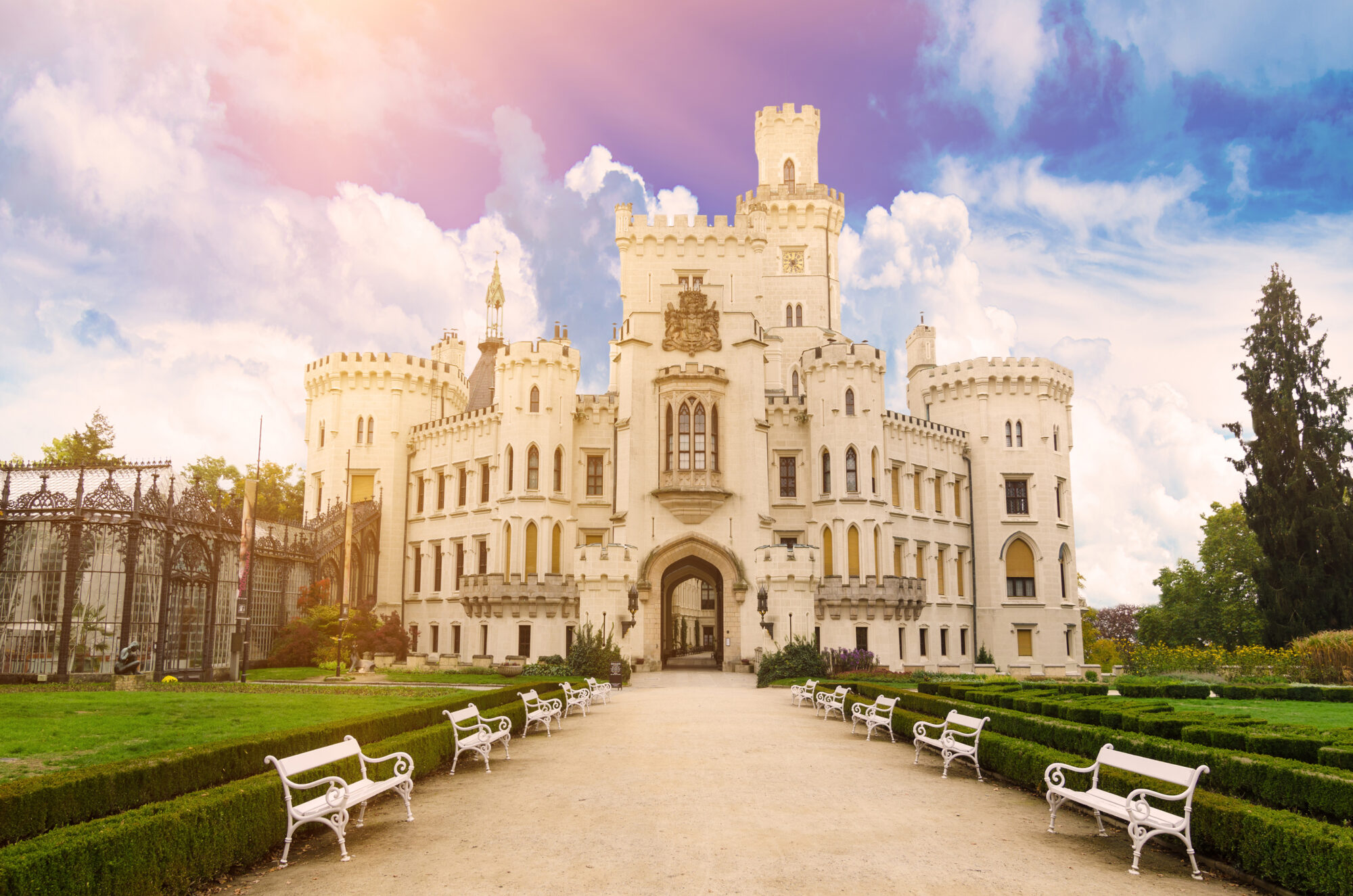 Famous,Czech,Castle,Hluboka,Nad,Vltavou,,Medieval,Building,With,Beautiful