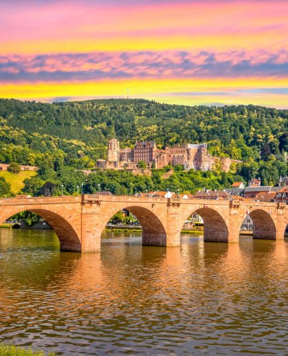 Luftaufnahme, Schloss Heidelberg shutterstock_2146297823