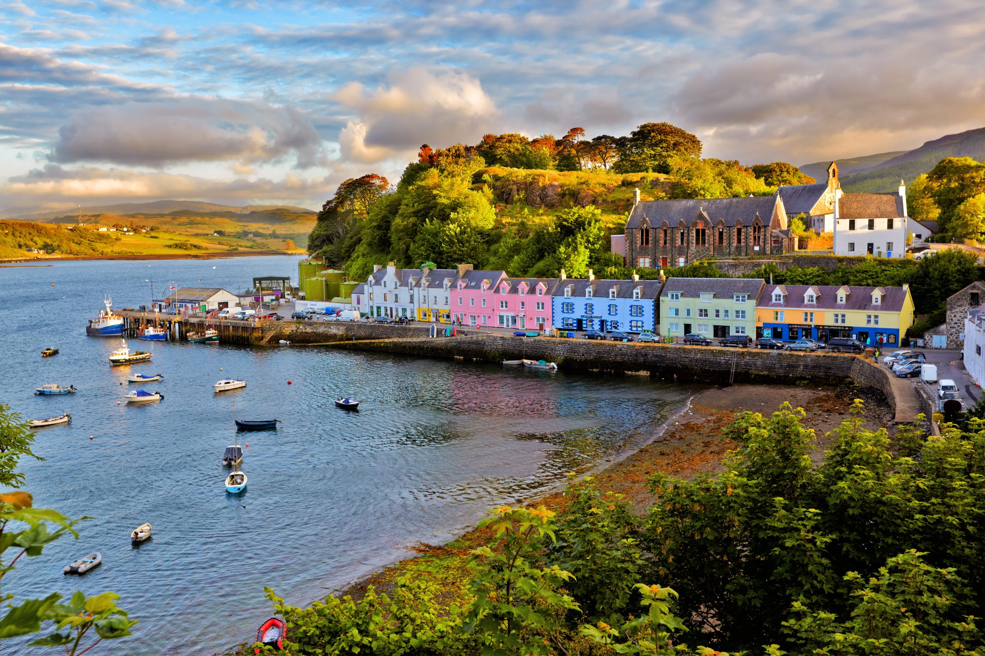 vista su Portree Isola di Skye Scozia shutterstock_144467050