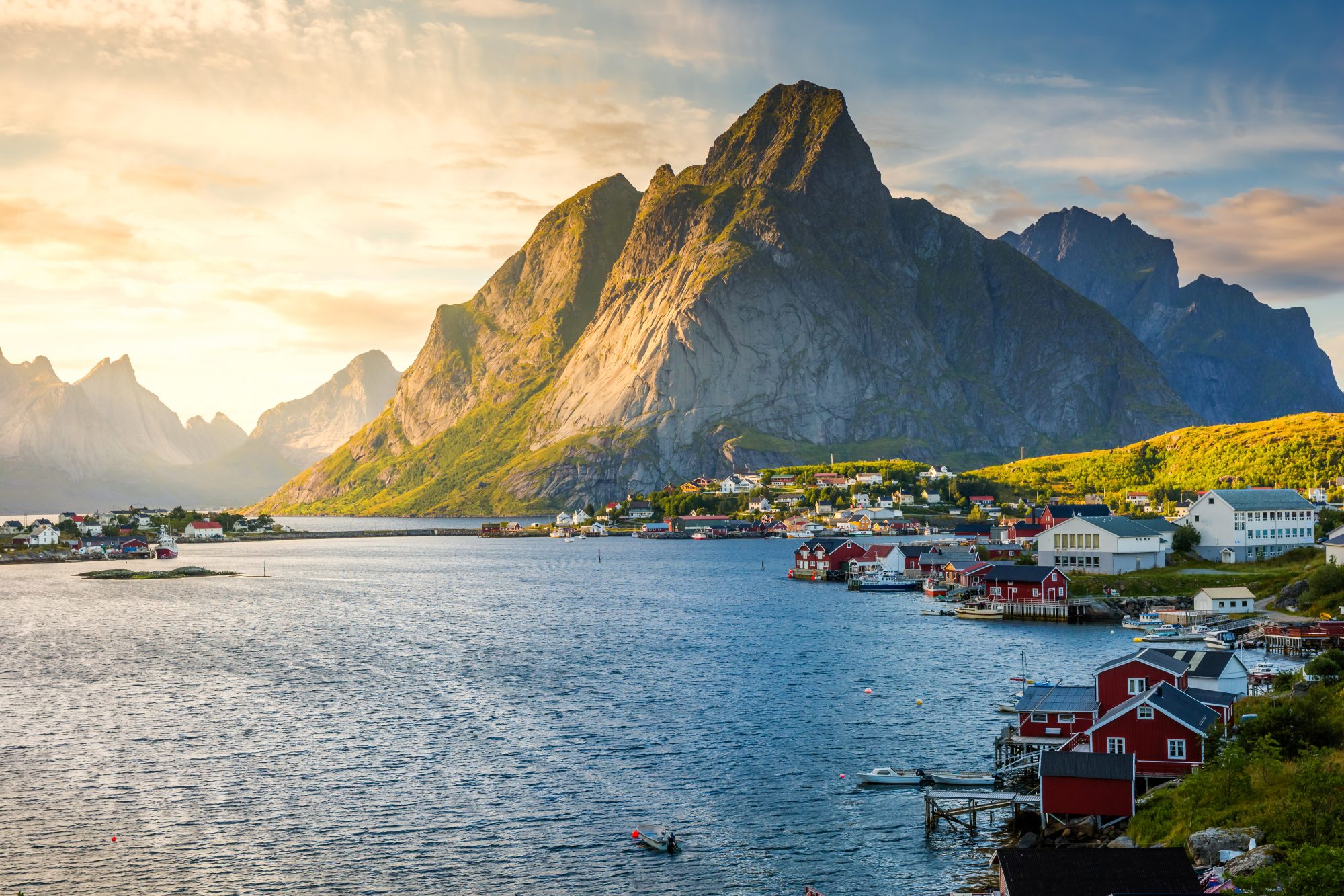 Lofoten, Reine, Norvegia shutterstock_408548848